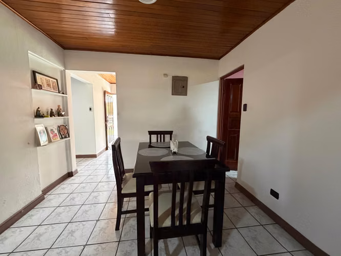 GI Casa de un solo nivel con amplio terreno en San Pedro de Barva. GI 26-1973.