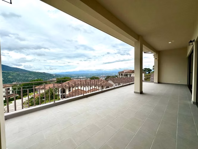 VENTA DE PENTHOUSE  EN CONDOMINIO VISTA AL VALLE - SANTA ANA