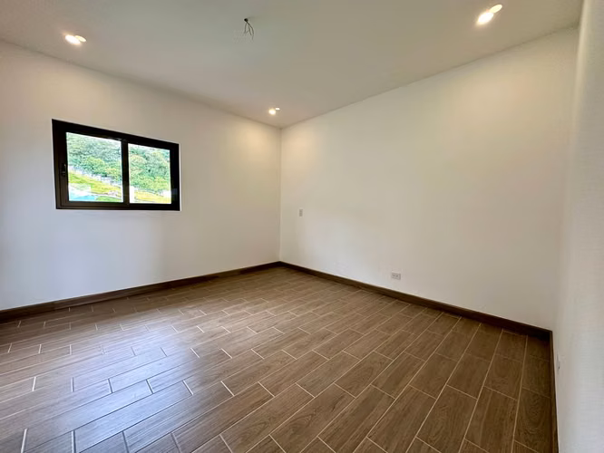 VENTA DE PENTHOUSE  EN CONDOMINIO VISTA AL VALLE - SANTA ANA