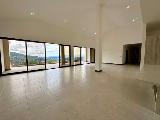 VENTA DE PENTHOUSE  EN CONDOMINIO VISTA AL VALLE - SANTA ANA