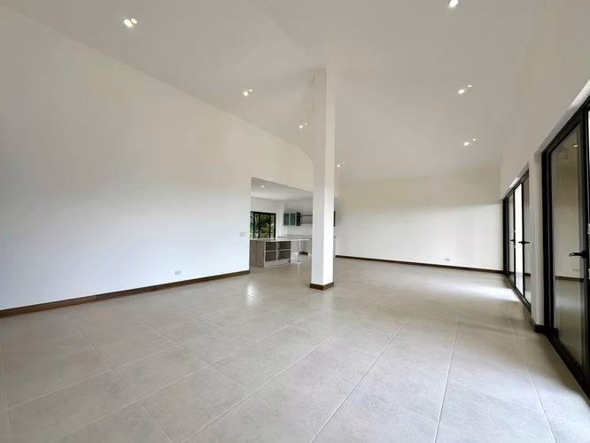 VENTA DE PENTHOUSE  EN CONDOMINIO VISTA AL VALLE - SANTA ANA