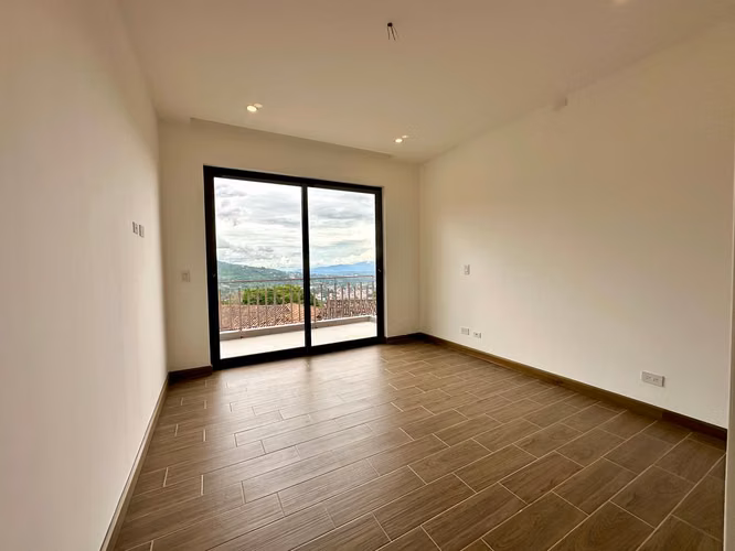 VENTA DE PENTHOUSE  EN CONDOMINIO VISTA AL VALLE - SANTA ANA