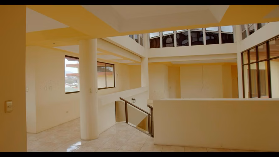 Casa amplia en alquiler – 13 habitaciones y 9 baños - Imagen 7