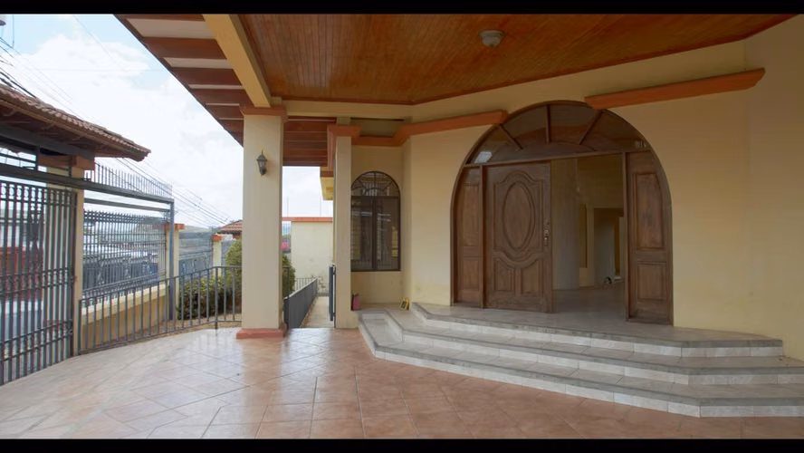 Casa amplia en alquiler – 13 habitaciones y 9 baños - Imagen 15