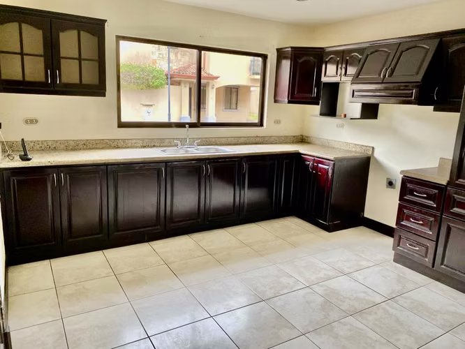 Confort Seguridad  Espacios Generosos | Condominio En Sabanilla