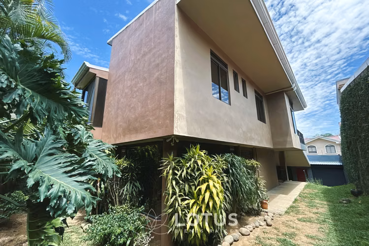 Casa en Residencial Altos de Ayarco, Lomas de Ayarco, Cod. AJ050