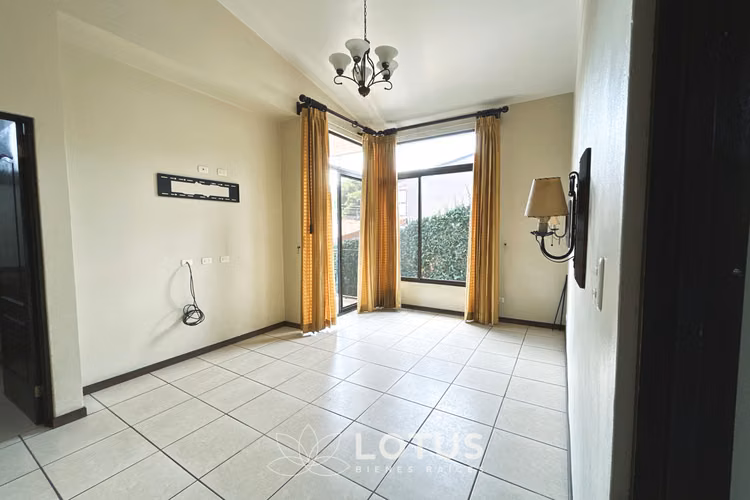 Casa en Residencial Altos de Ayarco, Lomas de Ayarco, Cod. AJ050