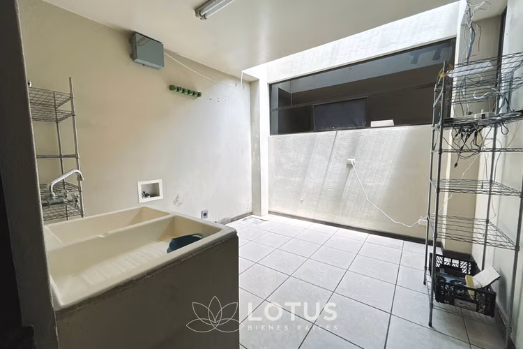 Casa en Residencial Altos de Ayarco, Lomas de Ayarco, Cod. AJ050
