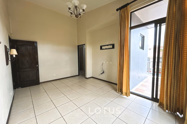 Casa en Residencial Altos de Ayarco, Lomas de Ayarco, Cod. AJ050