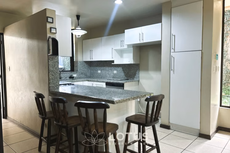Casa en Residencial Altos de Ayarco, Lomas de Ayarco, Cod. AJ050
