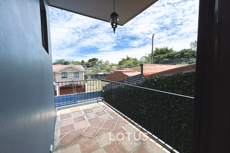 Casa en Residencial Altos de Ayarco, Lomas de Ayarco, Cod. AJ050