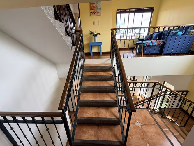 Venta casa en Rohrmoser con amplio patio