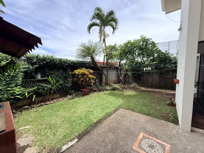 Venta casa en Rohrmoser con amplio patio