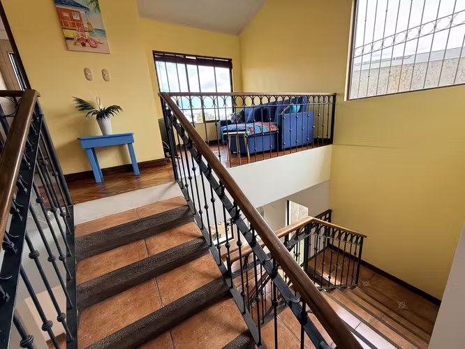 Venta casa en Rohrmoser con amplio patio