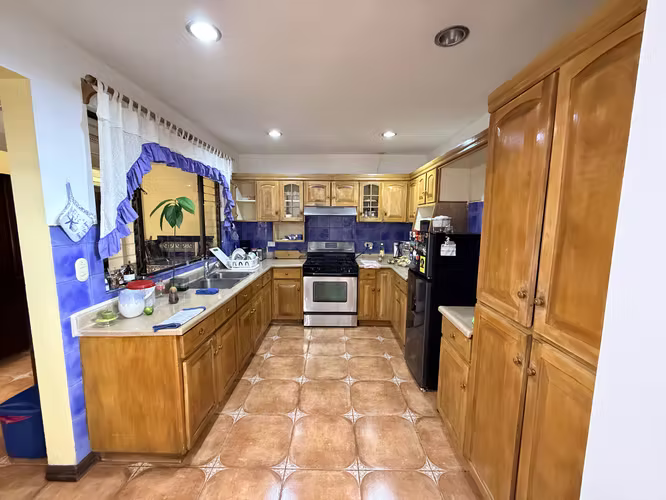 Venta casa en Rohrmoser con amplio patio