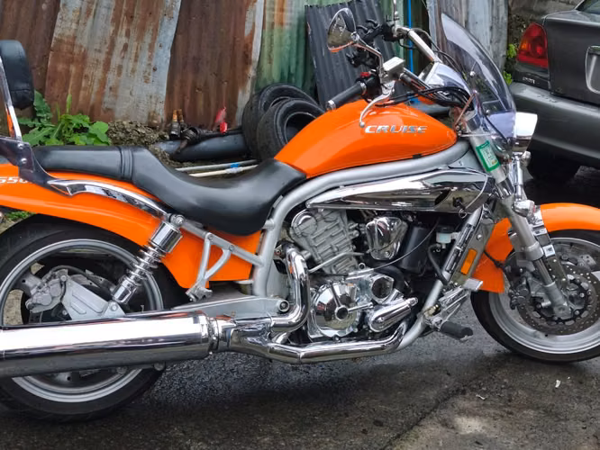 UM Cruiser 650