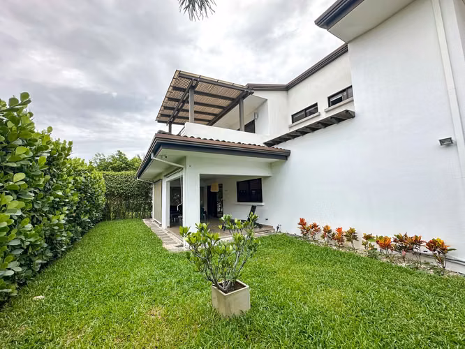 VENTA Y ALQUILER DE CASA EN CONDOMINIO LOMAS DEL VALLE AMUEBLADA - Imagen 13