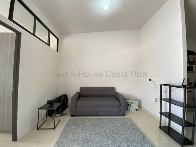 Casa de una Planta en Alquiler Lindora Santa Ana