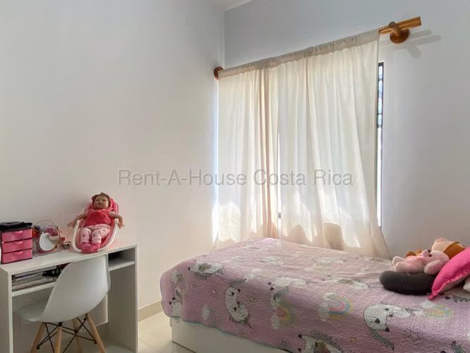 Casa de una Planta en Alquiler Lindora Santa Ana