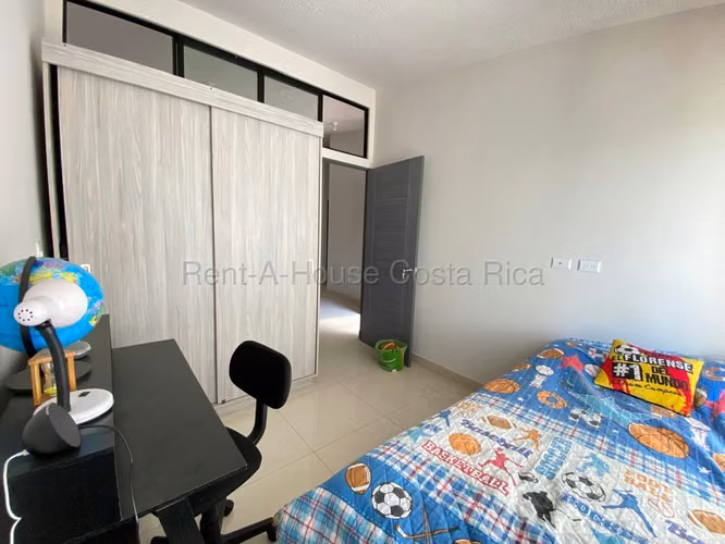 Casa de una Planta en Alquiler Lindora Santa Ana