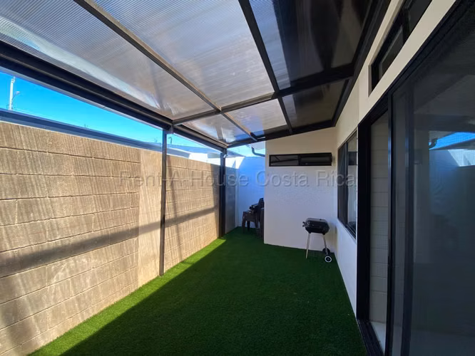 Casa de una Planta en Alquiler Lindora Santa Ana