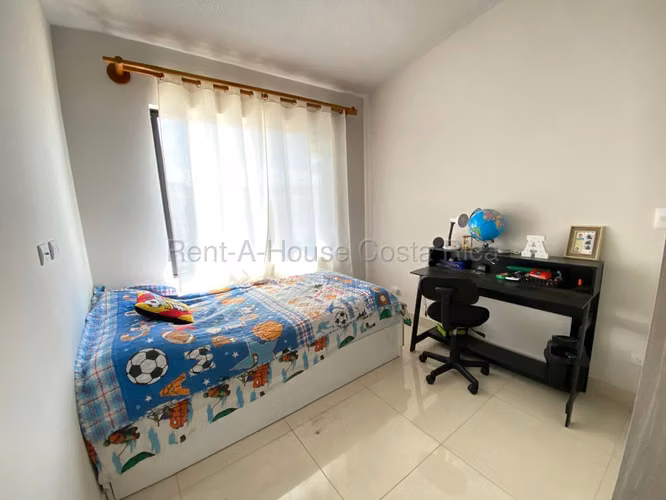 Casa de una Planta en Alquiler Lindora Santa Ana