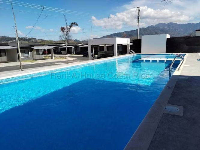 Casa de una Planta en Alquiler Lindora Santa Ana