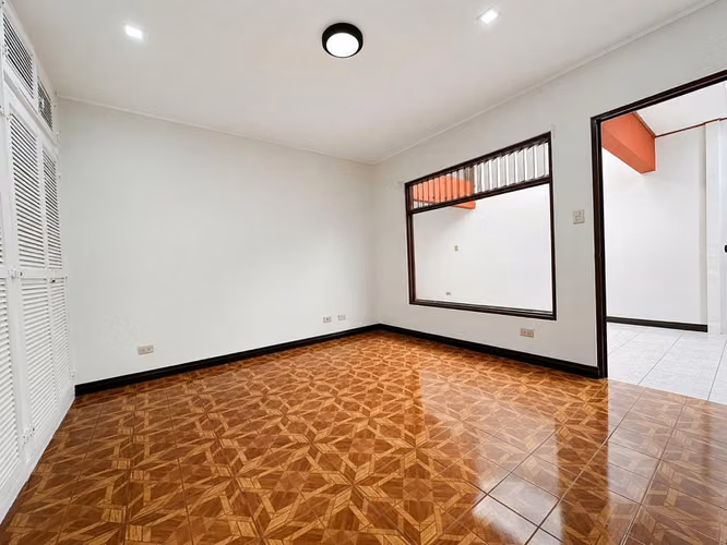 VENTA DE CASA EN SABANA SUR, RESIDENCIAL Y USO MIXTO