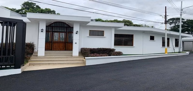 Alquiler de Elegante Casa de una planta en Residencial Privado – San Rafael de Escazú - Imagen 10