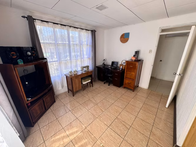 Venta de Casa esquinera en el Centro de Desamparados -EU