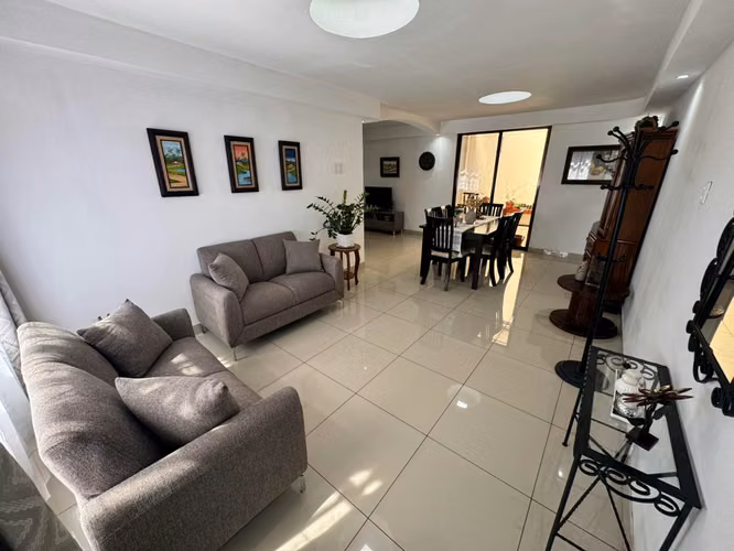 Venta de Casa esquinera en el Centro de Desamparados -EU