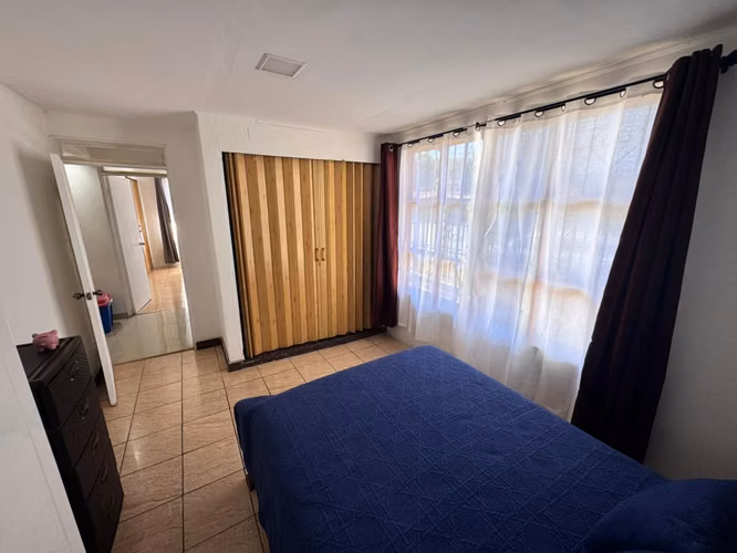 Venta de Casa esquinera en el Centro de Desamparados -EU