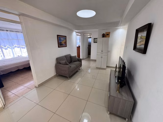 Venta de Casa esquinera en el Centro de Desamparados -EU