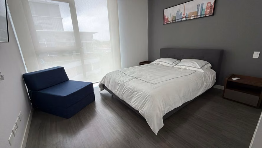 Alquiler de Apartamento Contemporáneo Full Amoblado en San Rafael de Escazú - Imagen 2