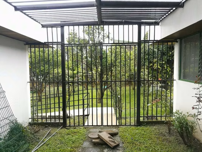 Se vende propiedad comercial. Curridabat Centro