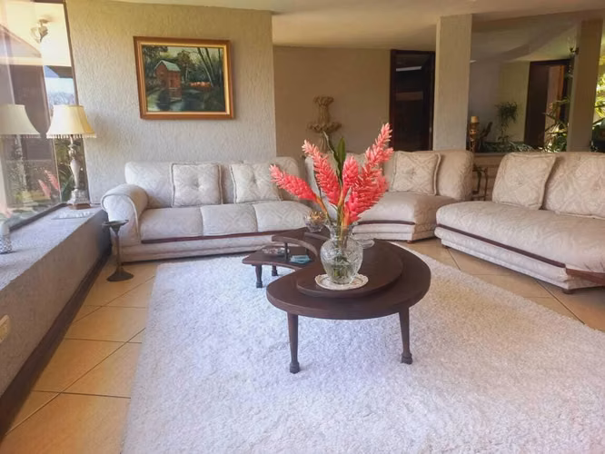 !Propiedad de Lujo en La Garita, Casa Principal + 2 Apartamentos!