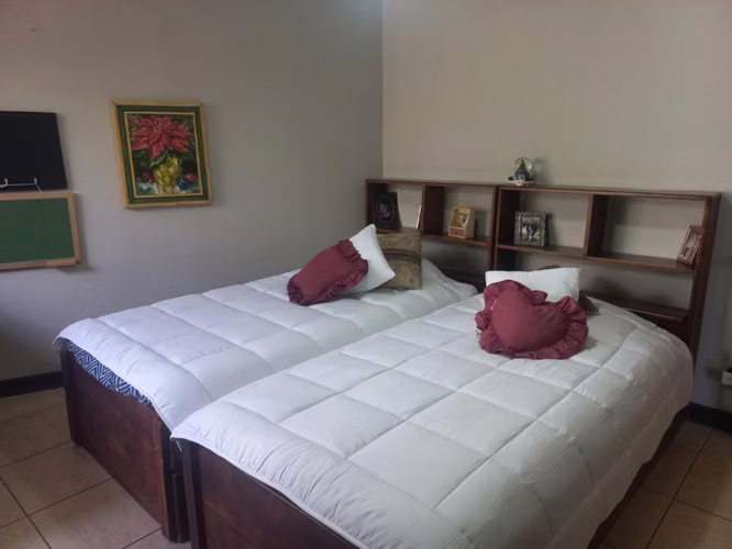 !Propiedad de Lujo en La Garita, Casa Principal + 2 Apartamentos!
