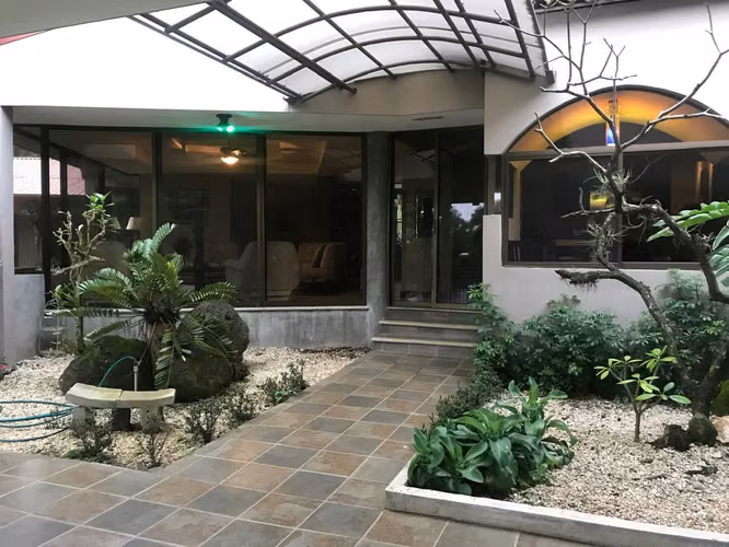 !Propiedad de Lujo en La Garita, Casa Principal + 2 Apartamentos!