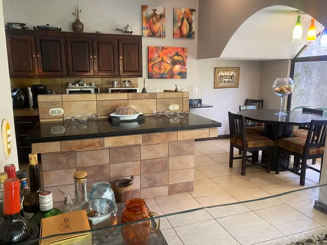 !Propiedad de Lujo en La Garita, Casa Principal + 2 Apartamentos!