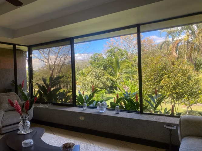 !Propiedad de Lujo en La Garita, Casa Principal + 2 Apartamentos!