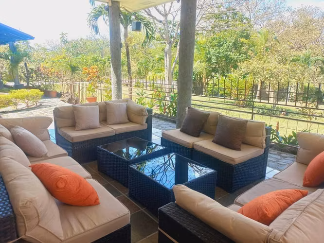 !Propiedad de Lujo en La Garita, Casa Principal + 2 Apartamentos!