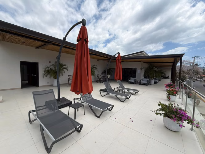 Venta de Condo - Condo Tropical a Pasos de Playa Jacó