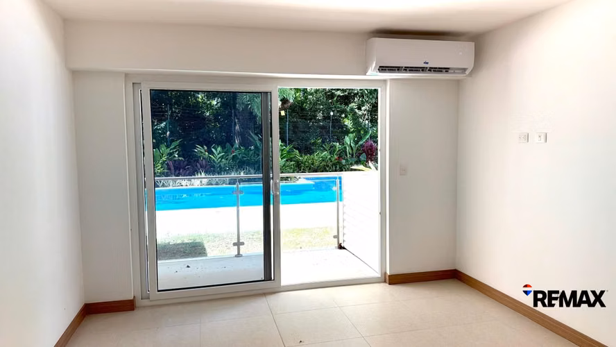 Venta de Condo - Condo Tropical a Pasos de Playa Jacó