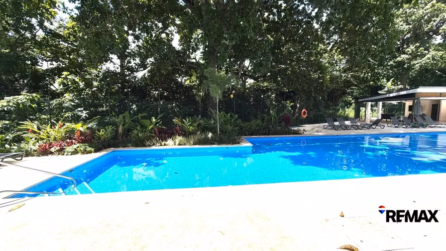 Venta de Condo - Condo Tropical a Pasos de Playa Jacó