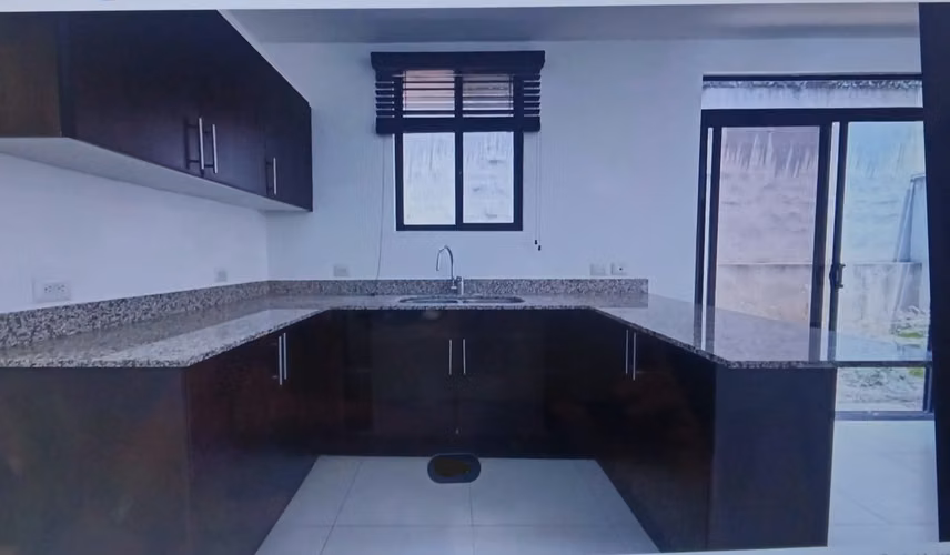 SE VENDE CASA EN CONDOMINIO ATOCHA ULLOA DE HEREDIA