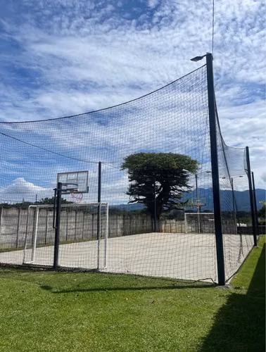SE VENDE CASA EN CONDOMINIO SE ENCUENTRA EN LA GUACIMA ALAJUELA