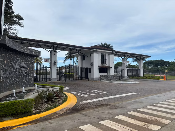 SE VENDE-Lote esquinero en Condominio Hacienda El Coyol, Alajuela-TMH - Imagen 2