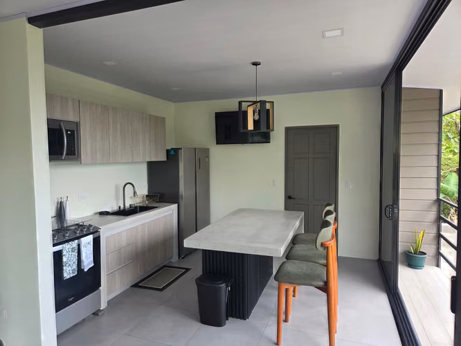 Moderna Villa  con Vista Panorámica y Jacuzzi Privado – Oportunidad Única de Compra