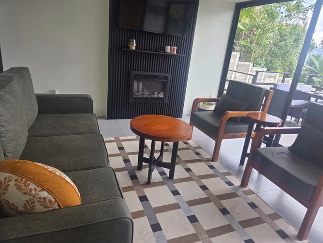 Moderna Villa  con Vista Panorámica y Jacuzzi Privado – Oportunidad Única de Compra