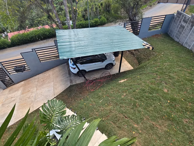 Moderna Villa  con Vista Panorámica y Jacuzzi Privado – Oportunidad Única de Compra